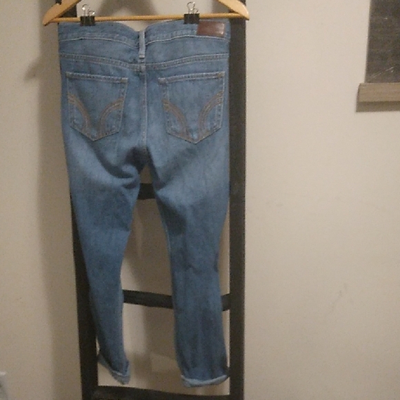 Women's Hollister Low Rise Boyfriend Distressed Jeans - Picture 2 of 16